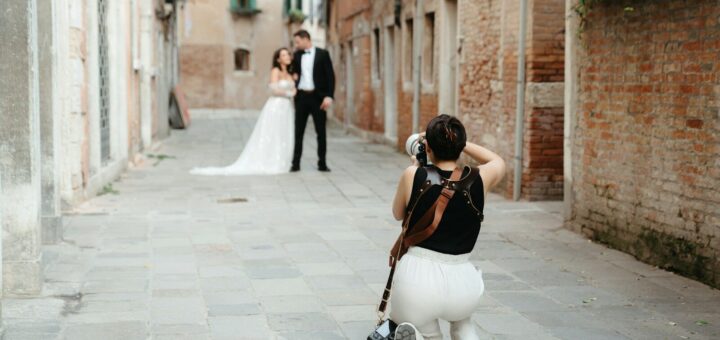Photographer captures couple in a narrow venetian alleyway.