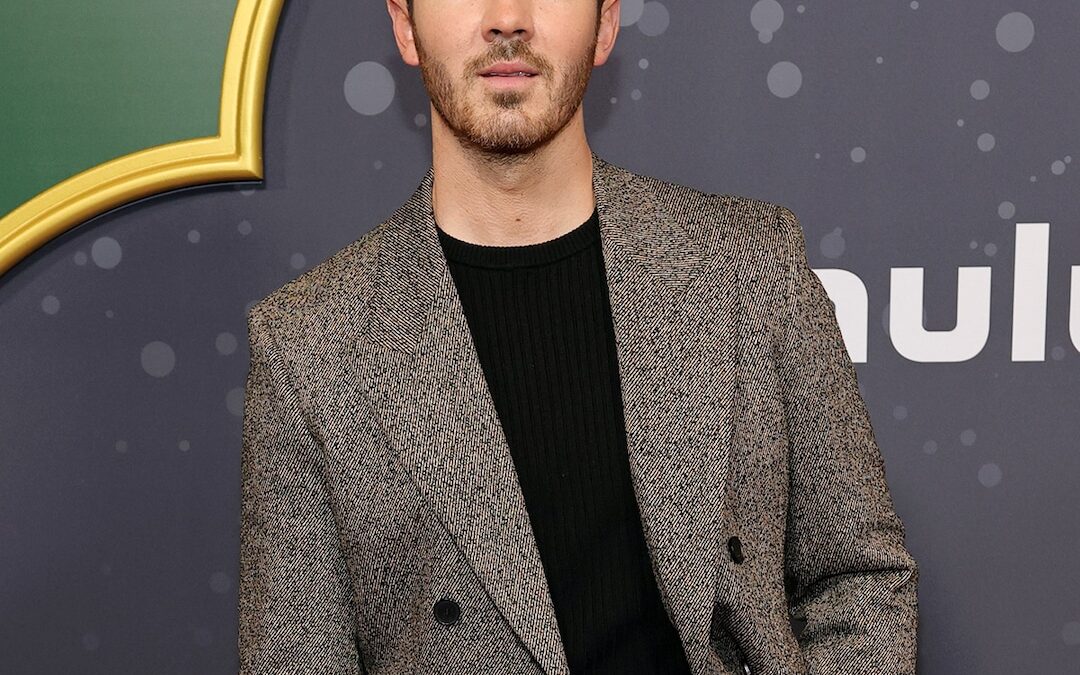 Kevin Jonas Debuts Ripped Body Transformation in Shirtless Gym Video