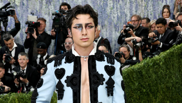 Hudson Williams Makes Met Gala Debut, Wears Dramatic Eye Makeup for 2026 Red Carpet!