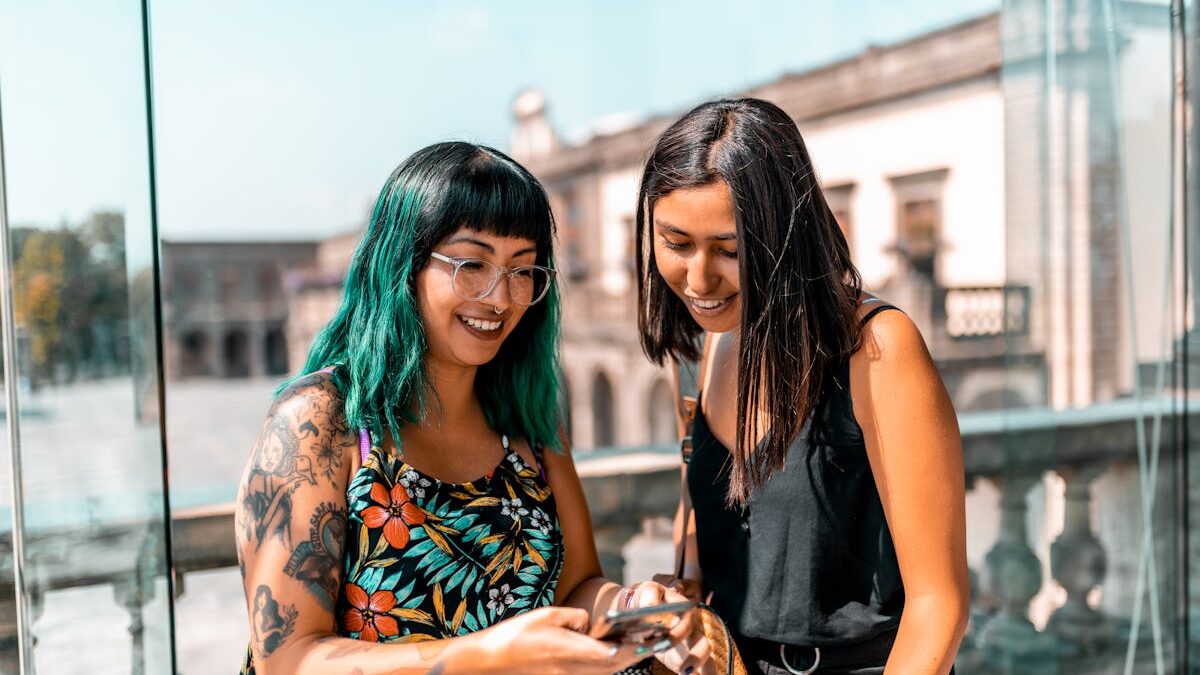 Here’s Why ‘Just Because’ Texts Are A Legitimate Wellness Hack