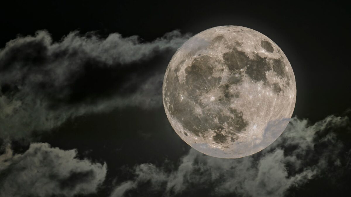 The New Moon In Gemini Is Here — & Things Are About To Get Messy