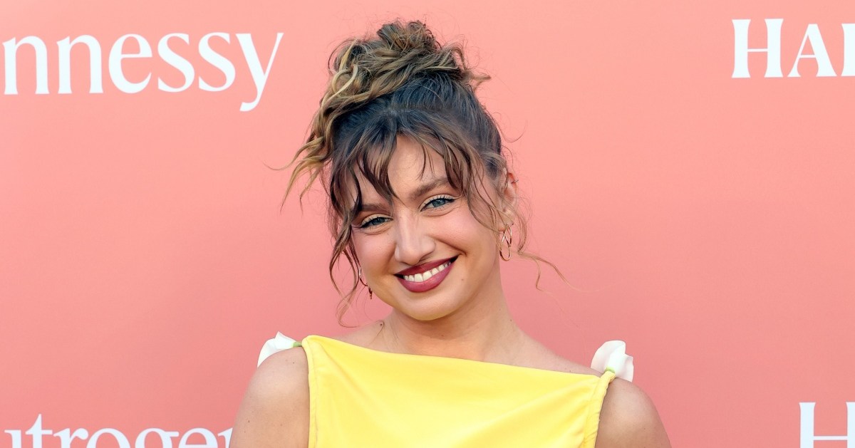 Influencer Anna Sitar Jokes About Live Streaming Her Upcoming Wedding