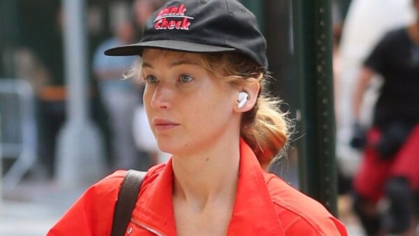 Jennifer Lawrence’s Unexpected Leggings Styling Hack Sparks a Trend