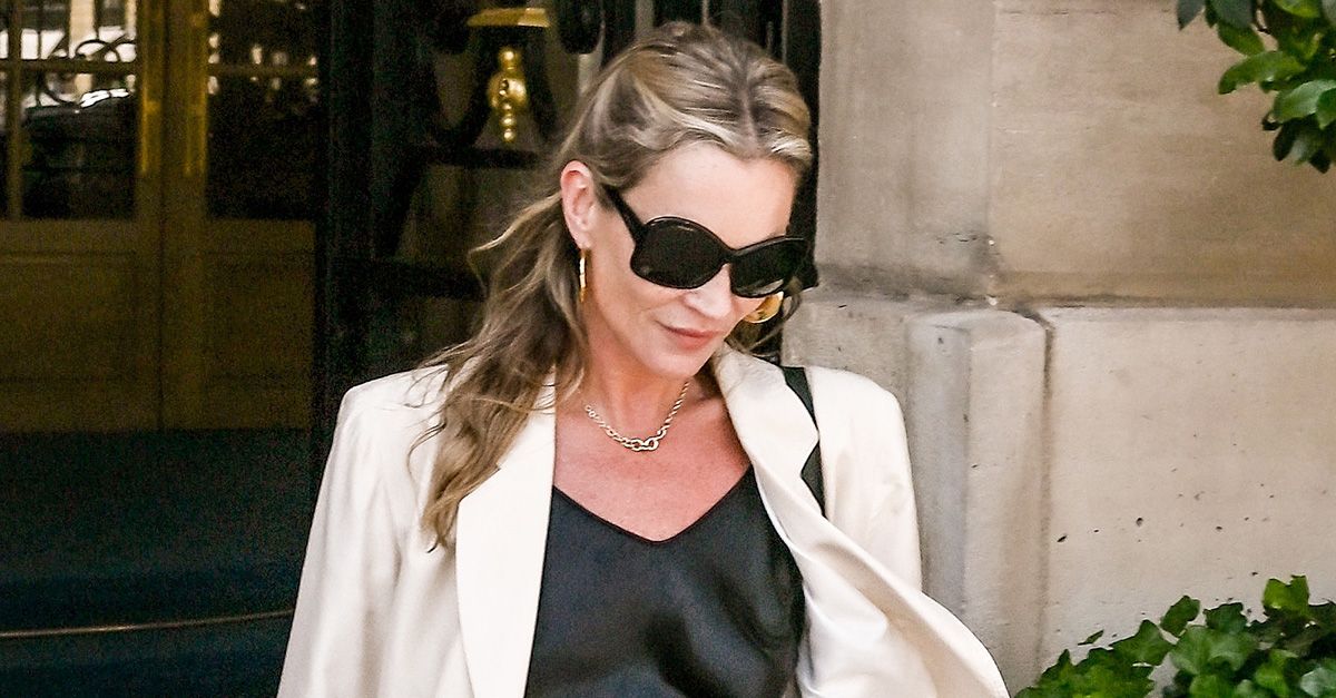 Women Over 50 Aren’t Wearing Leggings on Flights—They’re Wearing This Elevated 3-Piece Outfit