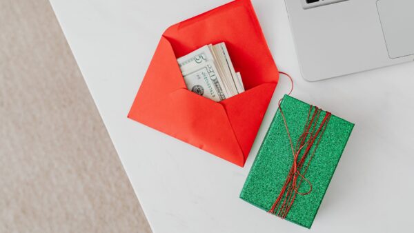 4 Thoughtful Gift Deals Under $20 for Him, Her, and Home Upgrades